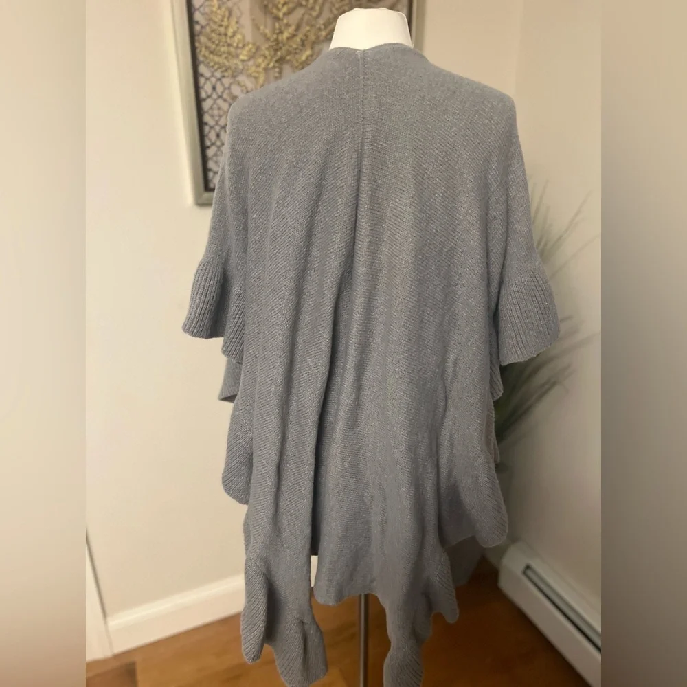 Chic Gray Women's Poncho - Picture 2 of 3